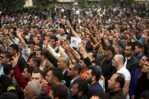 حماس مستعدة لالغاء لجنتها لادارة غزة شرط اعادة النظر في خفض الرواتب