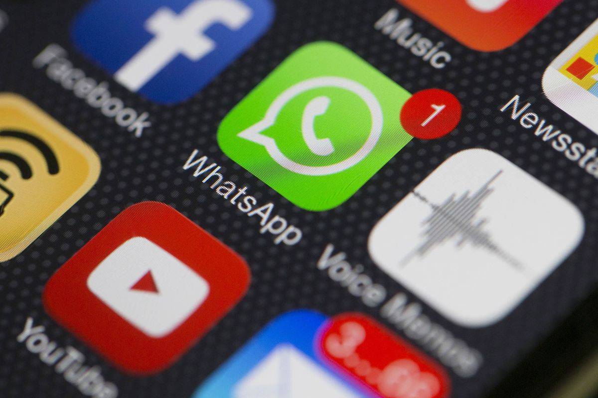 تعاون بين «فيسبوك» و«واتساب».. فما هي الميزة الجديدة؟!