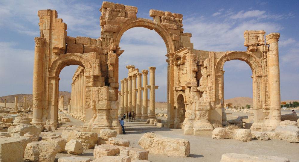 بالفيديو...أجسام غامضة تحلق فوق تدمر