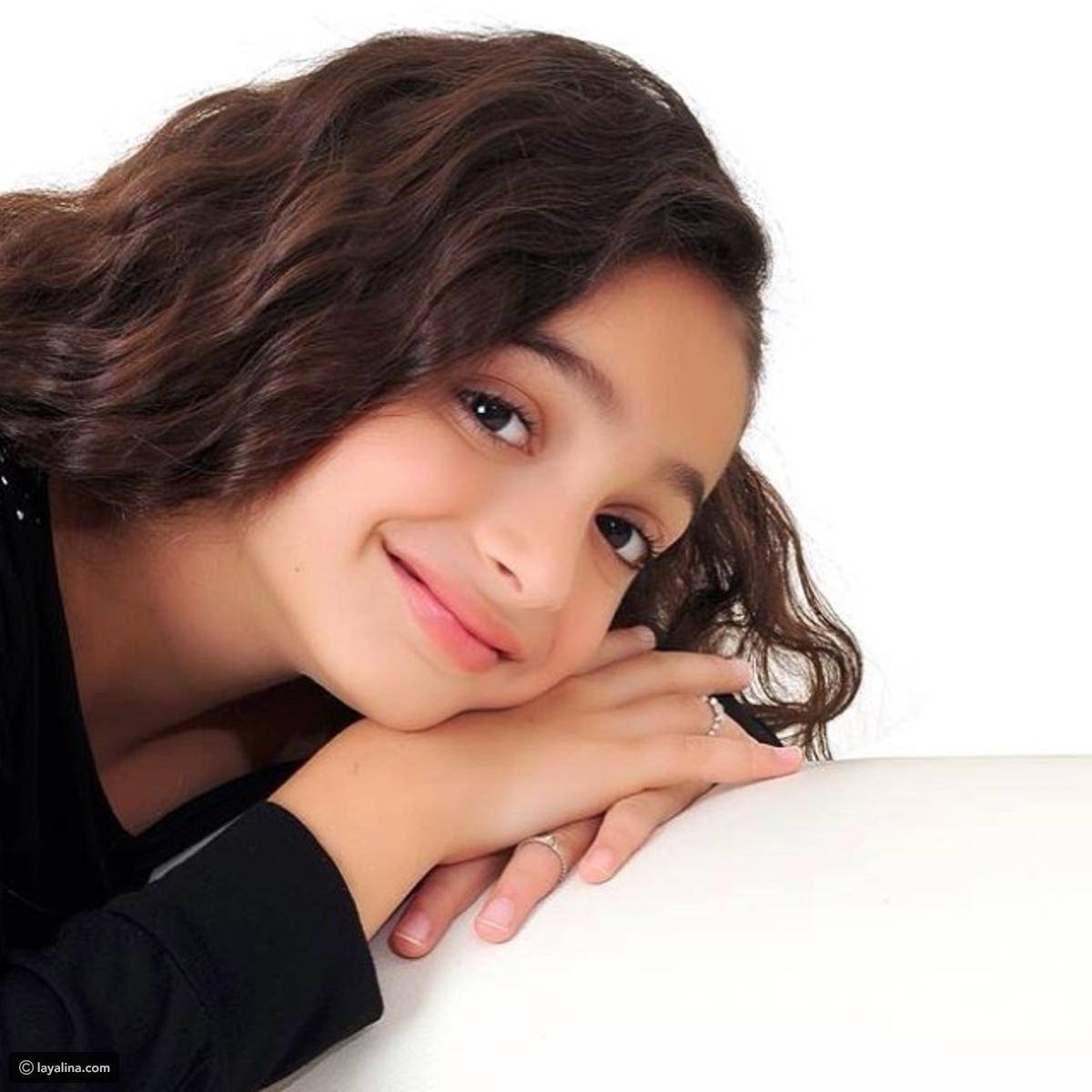 من هي الممثلة السورية الشهيرة والدة هذه الطفلة؟
