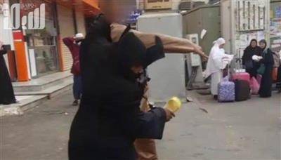 بالفيديو..القبض على «صافع امرأة السوق» بمكة