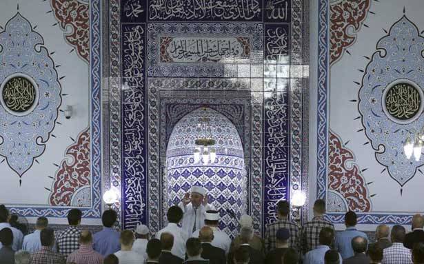 حملة اوروبية لمنع الخطب باللغة العربية في المساجد
