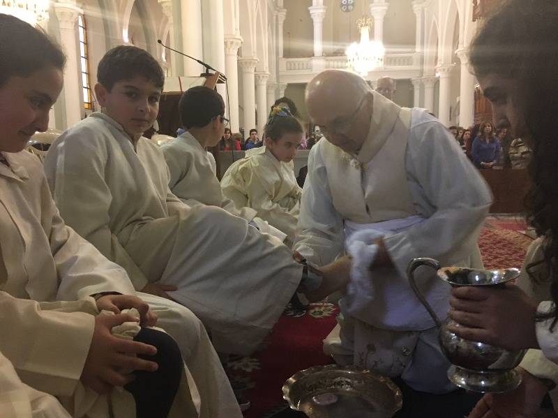 المطران بو جوده ترأس رتبة "خميس الغسل" في كنيسة مار مارون في طرابلس