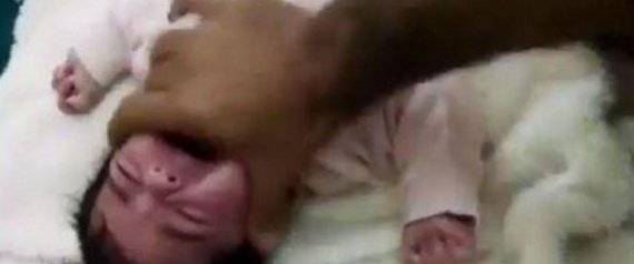 السعودي الذي عذَّب رضيعته..والسبب؟!