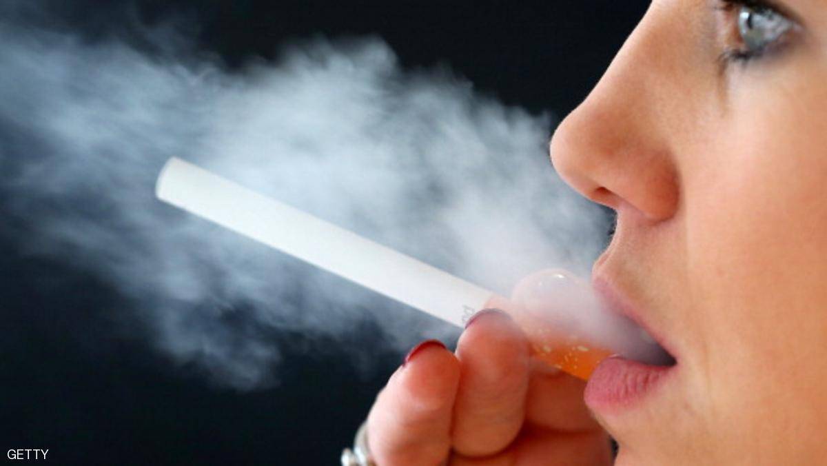 أول رئيس يوقع خطة لبلاد "خالية من التبغ"..!!