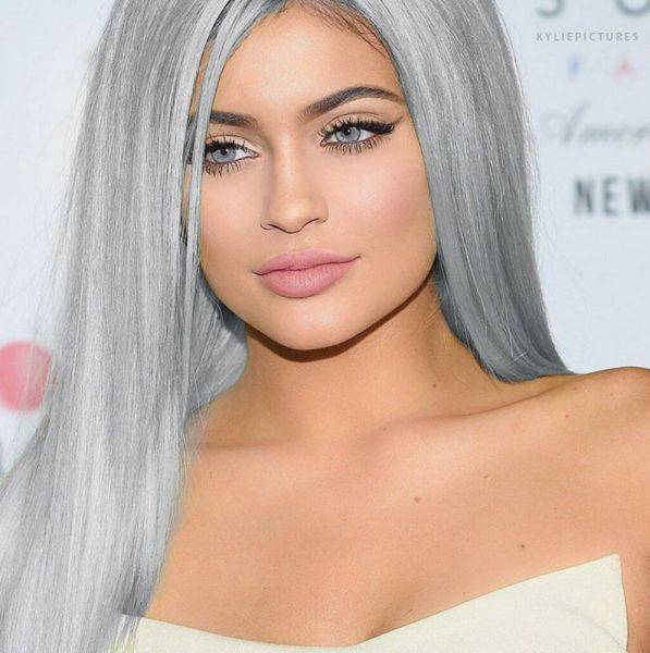 بالصورة.. كايلي جينر تصدم المتابعين بإطلالتها الجريئة!