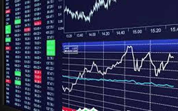 الذهب الى أعلى مستوى في 5 أشهر وتصريحات ترامب تُضعف الدولار
النفط يرتفع بعد إعلان وكالة الطاقة عن توازن السوق