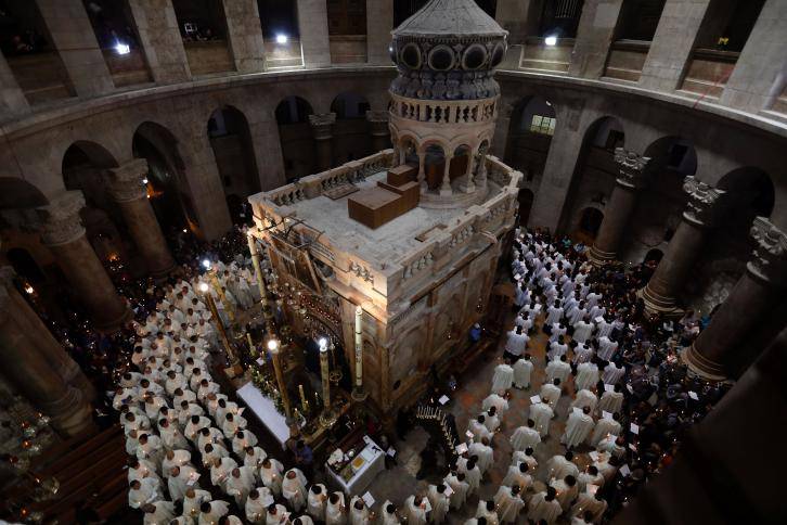المسيحيون يحتفلون بعيد الفصح في القدس المحتلة