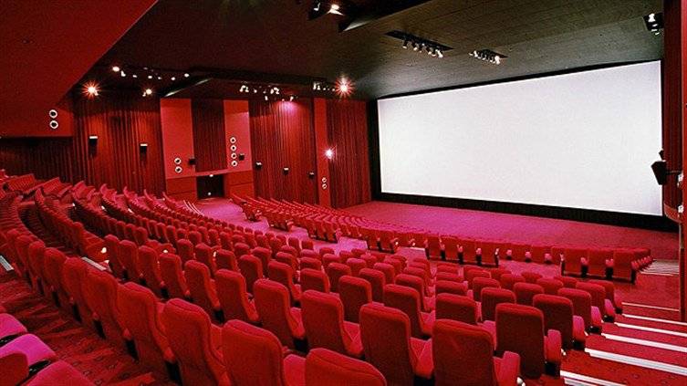 سبب مقزز.. مقاعد السينما حمراء لتجنب!؟