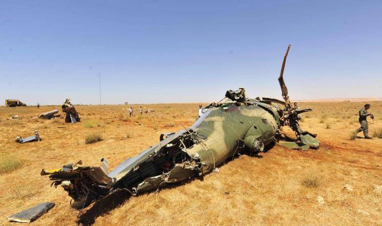 تحطم مروحية على متنها 14 شخصا بينهم 8 عسكريين في هذا البلد