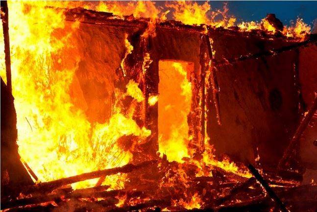 حريق في مخيم للنازحين السوريين في مخيم حدث بعلبك في البقاع