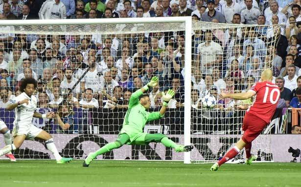 دوري أبطال أوروبا في كرة القدم :
ريال مدريد وأتلتيكو الى نصف النهائي