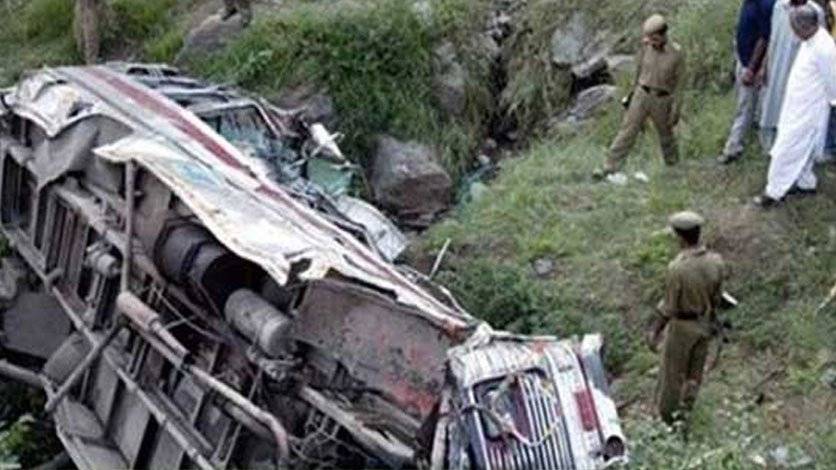 حادث حافلة يودي بحياة 44 شخصا
