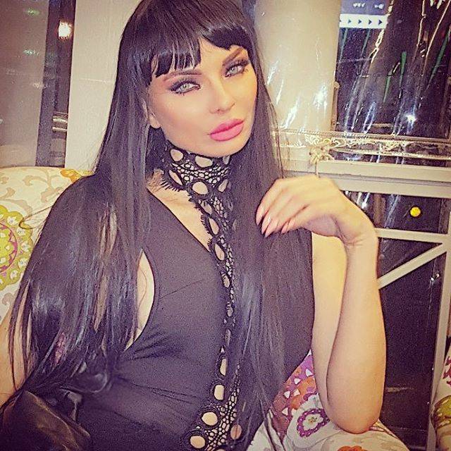 ميريام كلينك تغني بالمصري وتتهم العرب بالكبت