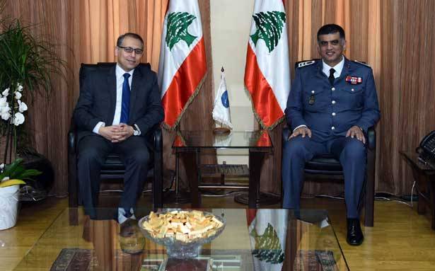 السفير المصري زار قائد الجيش وعثمان