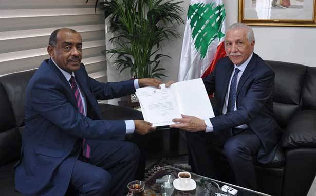 زعيتر تسلّم من السفير السوداني
دعوة لاجتماع «AOAD» في الخرطوم
