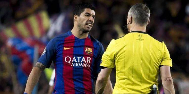 سواريز وجَّه إهانة لفظية لحكم مباراة برشلونة ويوفنتوس