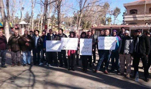 اعتصام لأصحاب المحال والمصالح في بعلبك: لقوننة العمالة السورية