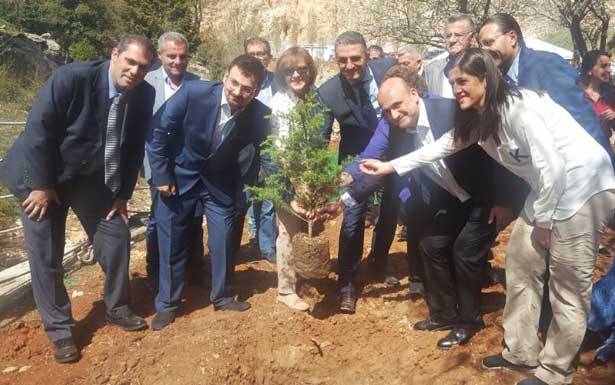 ريتشارد خلال احتفال بيوم الأرض : ملتزمون بالحفاظ على بيئة لبنان