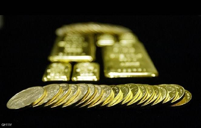 الذهب يهبط مع صعود الدولار