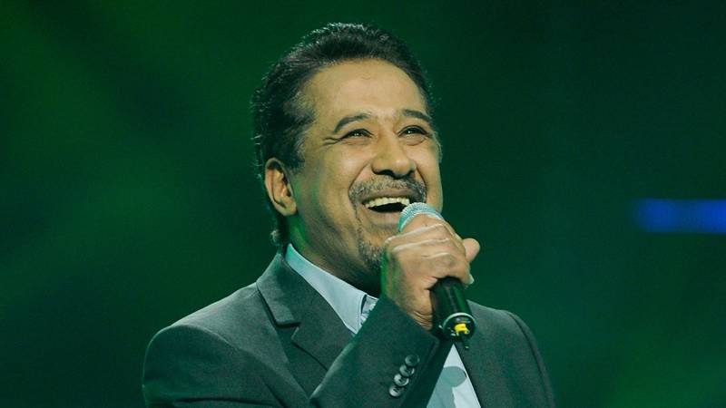 الفنان الجزائري “الشاب خالد” يعيش دقائق من الجحيم في الإمارات .. هذا ما حدث له!