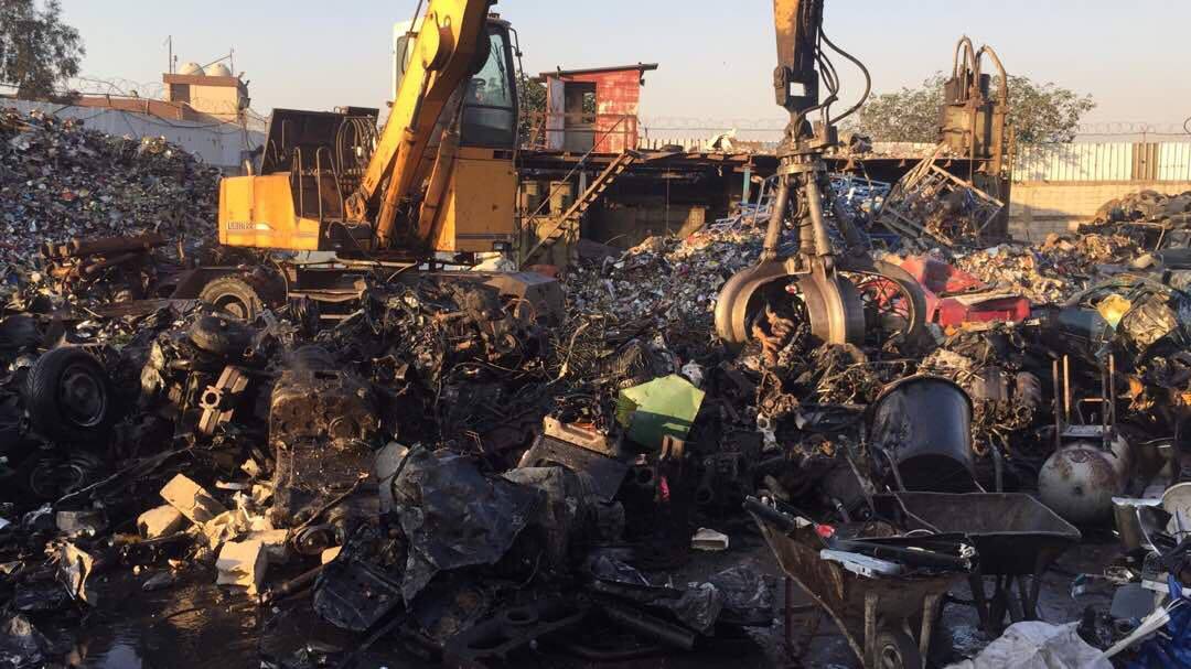 حريق داخل بؤرة لتجميع الخرضوات في الشويفات