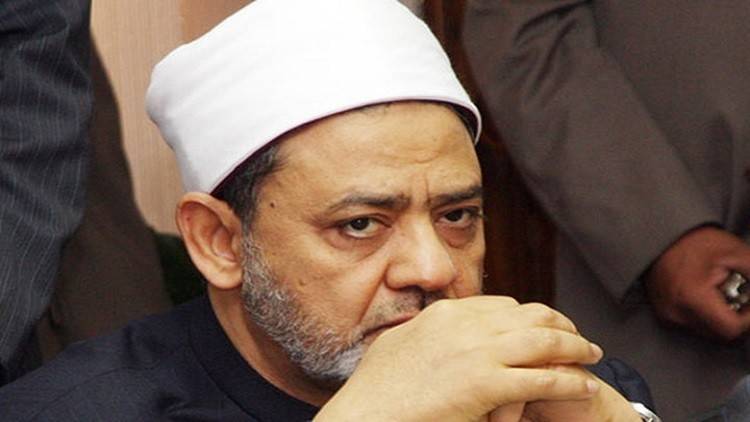 البرلمان المصري ينظر في مشروع قانون يسمح بعزل شيخ الأزهر
