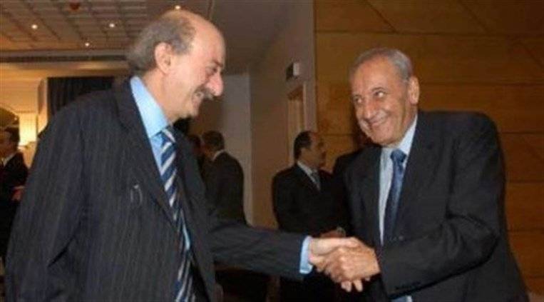يتبادلان النكات عبر الرسائل النصية... الحلف 