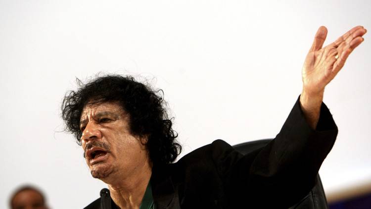 القذافي حاول تهريب صدام حسين من سجنه
