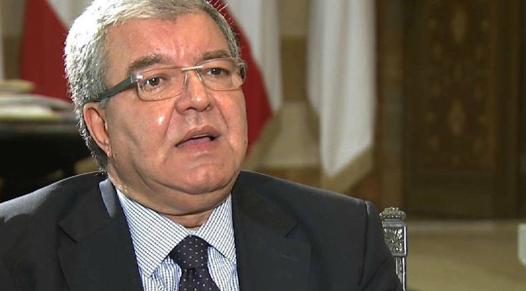 المشنوق يتجاهل صلاحيات سعد الحريري!