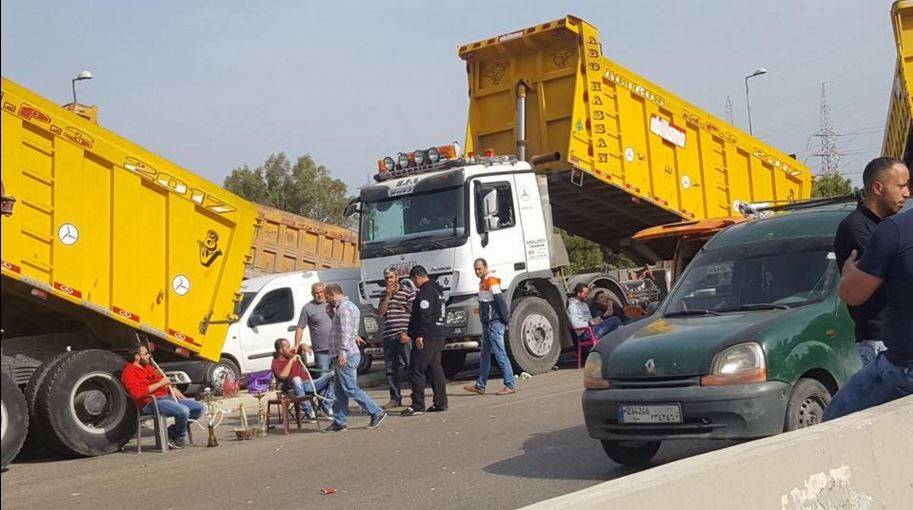 أصحاب الشاحنات.. 