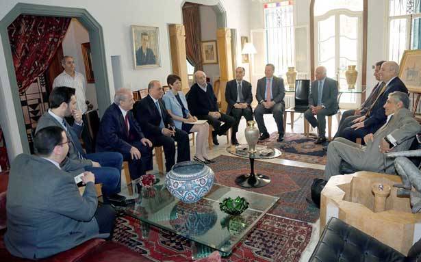 «مجموعة العمل الأميركيّة» زارت المشنوق وجنبلاط
وبحثت مع باسيل قضيّة اللاجئين وإمكانيّة المساعدة