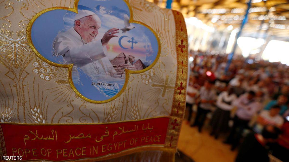 البابا فرانسيس يصل القاهرة في زيارة تاريخية