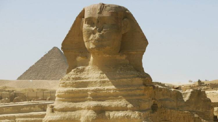 من كسر أنف أبو الهول؟