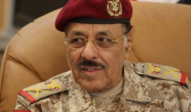 مصادر تكشف عن ترتيبات سعودية إماراتية لنقل صلاحيات الرئيس اليمني إلى الأحمر