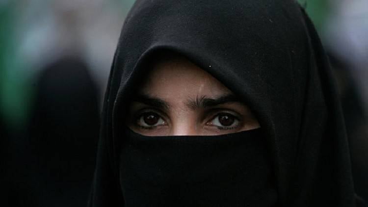 حظر ارتداء البرقع والنقاب في ألمانيا من يستثني؟