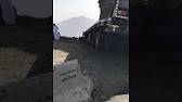 فيديو يحبس الانفاس... شاحنة معلقة فوق واد سحيق!