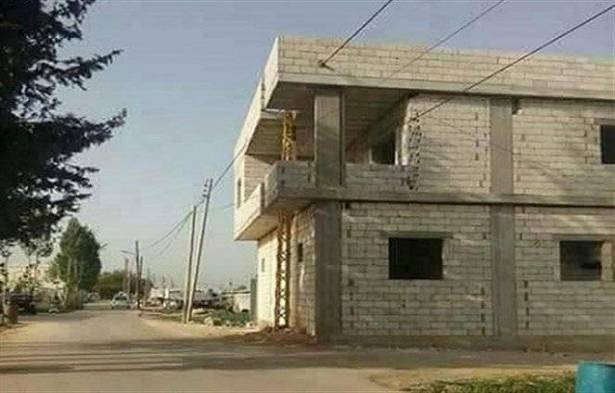 هذه حقيقة المنزل المشيَّد بمحاذاة عامود الكهرباء في البقاع