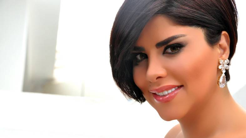 بالفيديو- شمس تحتفل بعيد ميلادها بطريقة غريبة... وهذا هو عمرها الحقيقي