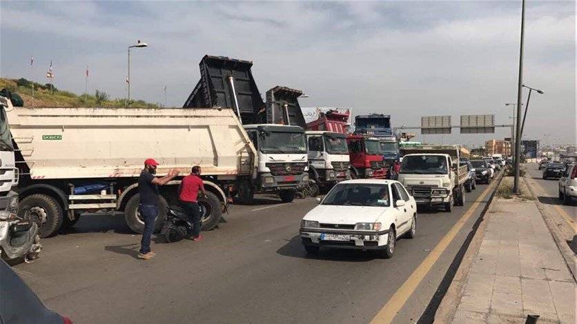 مؤامرة السياسة على السياسة باستخدام 