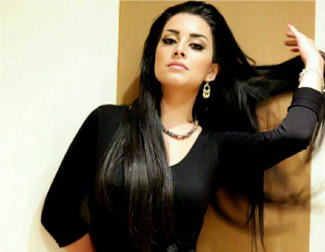 فنانة سورية تثير البلبلة بملابس النوم