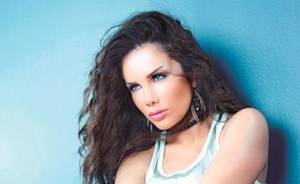 نيكول سابا تتهم أحد الفنانين بقلة الأدب!