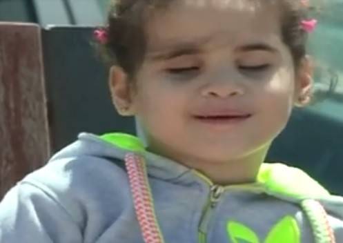 بالفيديو.. إبنة الـ5 سنوات فقدت بصرها وأصبحت في الشارع!