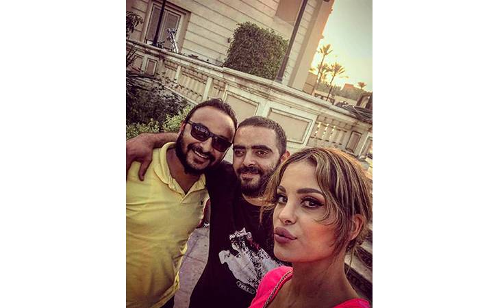 دومينيك حوراني في كواليس مسلسل "سرايا حمدين"