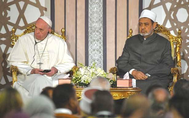 البابا في مؤتمر الازهر العالمي للسلام : لمواجهة بربرية من يحرض على الكراهية والعنف