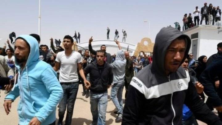 تونس: إقالة مسؤولين محليين في تطاوين على خلفية اضطرابات اجتماعية