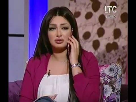 مذيعة مصرية تتلقى خبر طلاقها على الهواء في الأستوديو. فيديو