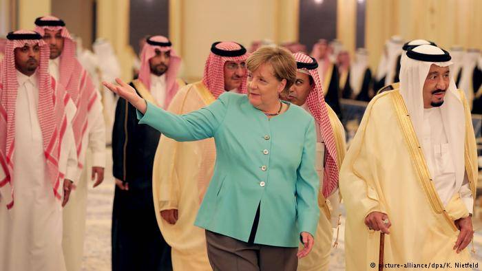 مسؤول سعودي: ميركل قدوة للمرأة السعودية