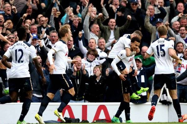 توتنهام يواصل المنافسة على لقب الدوري الإنجليزي بالفوز على أرسنال