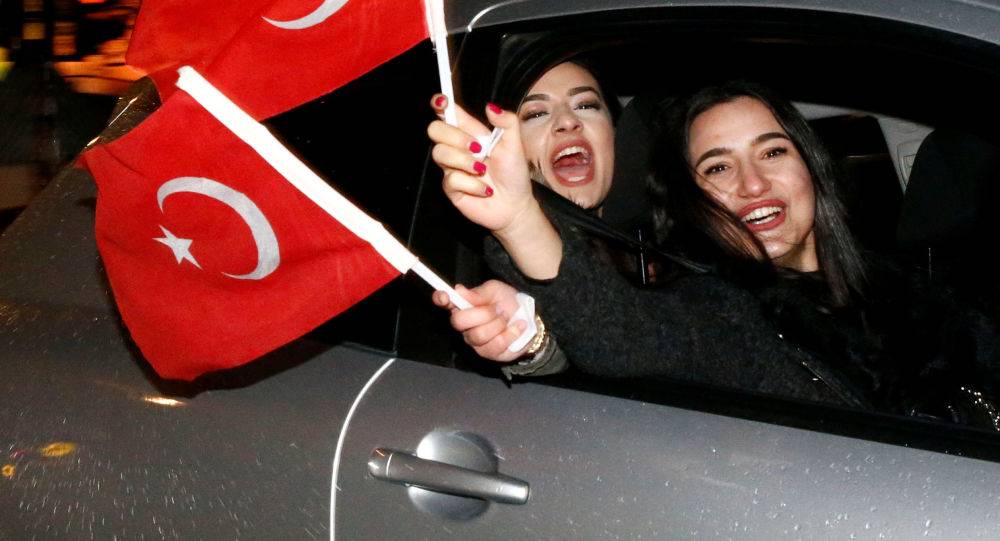 أردوغان يمتثل لأولى بنود التعديلات على دستور الجمهورية التركية